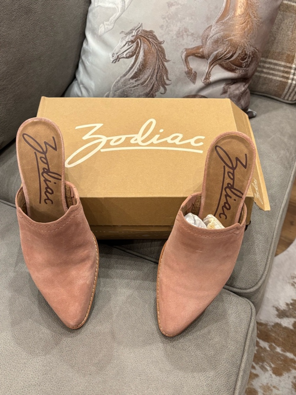 Sleek Slip-On Suede Mules in Dusty Rose suede by zodiac - Picture 2 of 10